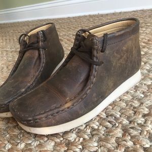 youth wallabees